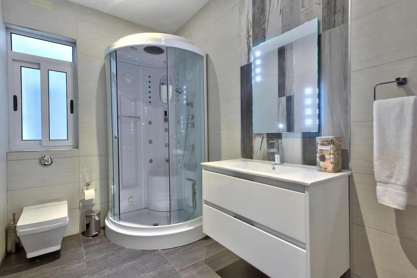 St Julians Flat With Jacuzzi Apartment Saint Julian's